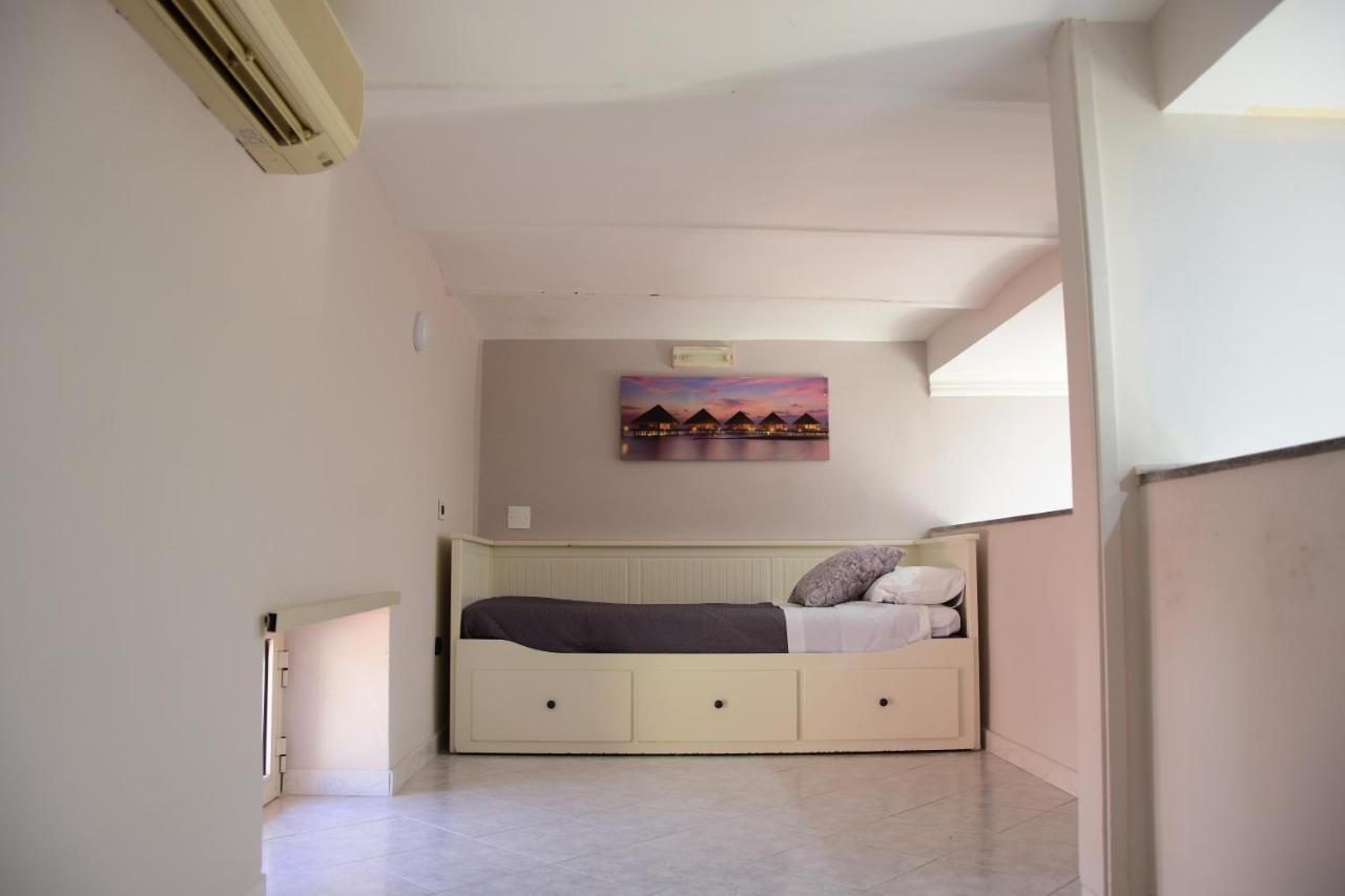 Апартаменты Scugnizzella Holiday House Неаполь Экстерьер фото