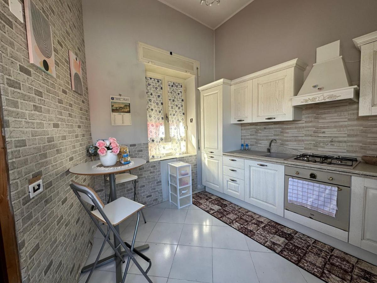 Апартаменты Scugnizzella Holiday House Неаполь Экстерьер фото