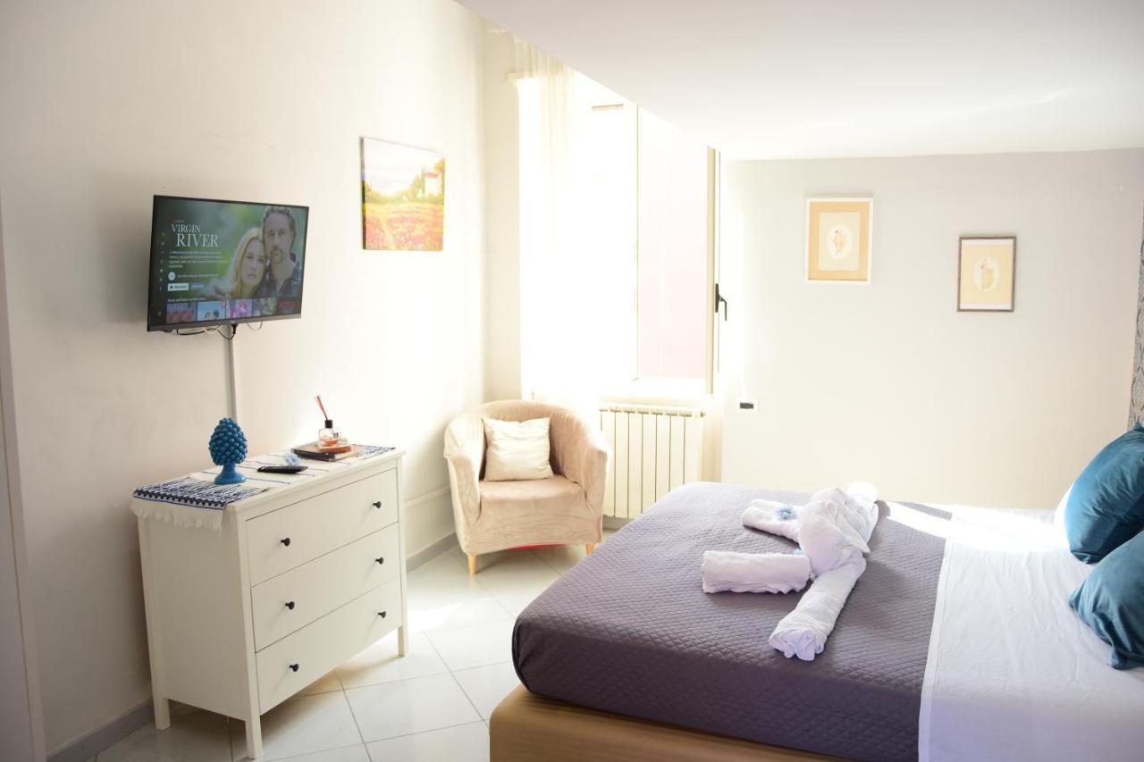 Апартаменты Scugnizzella Holiday House Неаполь Экстерьер фото